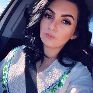 Meet your Posher, Cristina